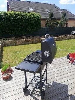 Prodáme zahradní gril - zánovní