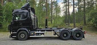 Scania R580 V8 6x4 nosič kontejneru