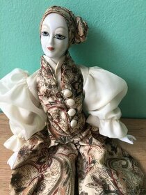 Prodám porcelánovou panenku