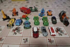 Gumové  sada autíček z Kinder vajíček