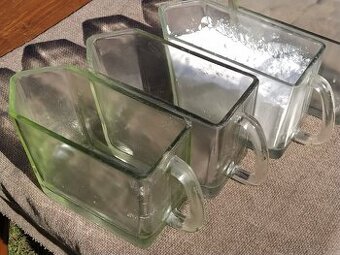 Prodám nepoškozené 4 skleněné obdélníkové nádoby s uchem