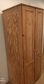 Skříň a dvě komody