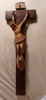 Dřevěný starožitný krucifix, kříž na zeď