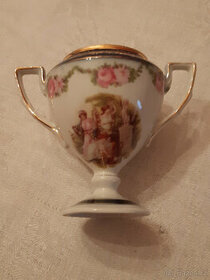 Vázička s třemi gráciemi