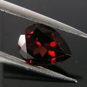 Granát-Mosambik-1,96 ct.