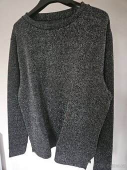 Krásný dámský svetřík vel.42