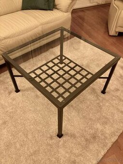 Konferenční stolek se skleněnou deskou