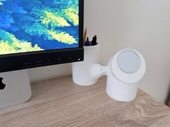 Stolní bezdrátová nabíječka MagSafe spolu s MagSafe Charger