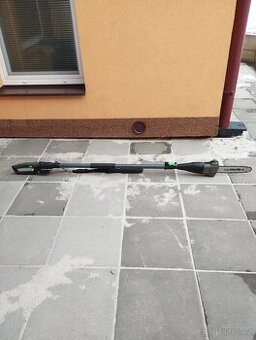 Aku teleskopický prořezávač větví