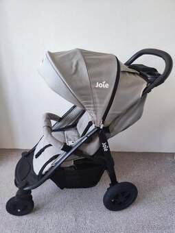 Kočárek s příslušenstvím