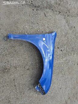 Pravý přední blatník škoda fabia 1 , modrý v Hradec Králové