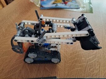 Lego technic 42032 kompaktní pásový nakladač