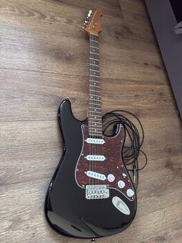 Harley Benton ST-62 BK – skoro nová + příslušenství