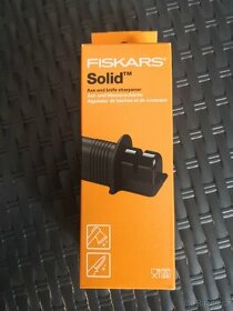 Ostřič nožů a seker Fiskars Solid
