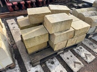 Pískovcové bloky rozměr 400x200x250 cca 100 ks - 1