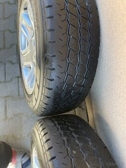 Kola Toyota Land Cruiser 90