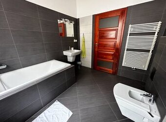 Prodám byt 2+kk, 52 m² – Hradec Králové, Štefánikova - 1