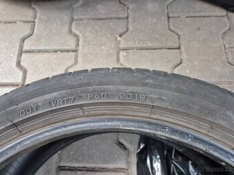 225/40 18