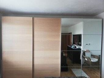 Skříň s posuvnymi dveřmi - 1
