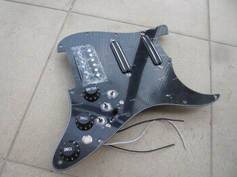 Pickguard na Stratocaster s rozpínatelnými snímači