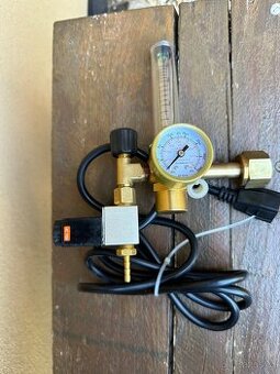 Redukční ventil CO2 s průtokoměrem