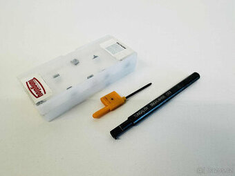 Soustružnický držák pro vnitřní zapichování