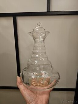 Karafa s pozlaceným květem života