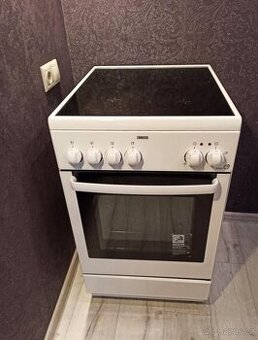 Zanussi - sklokeramický sporák s čistou troubou