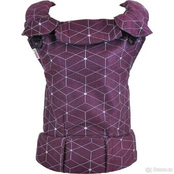 Nosítko MoniLu UNI Cubes Burgundy