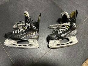 Hokejové brusle vapor 3x vl. 3,5