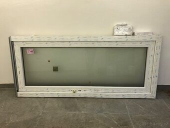 Vchodové plastové dveře bílé Pravé výplň mléčné celosklo