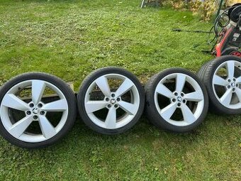 Alu kola s letními pneu 215/40 R17