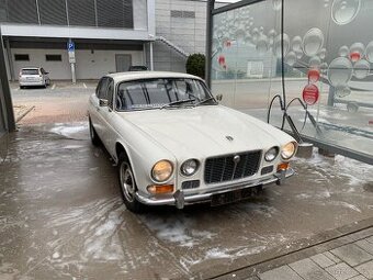 2 x Jaguar XJ6 serie I. 4,2l automat a 2,8l manual overdrive