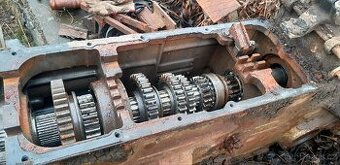 Prodám peknou převodovku zetor 6711, 6718