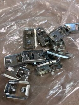 Fiat 850, 125 úchyty prahové list