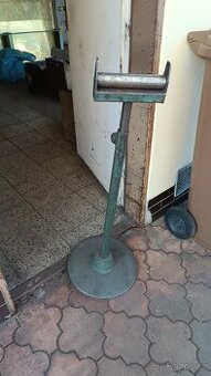 Vyrovnávací stojan s kladkou