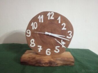 dřevěné hodiny