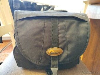 EOS350d s příslušenstvím a brašnou