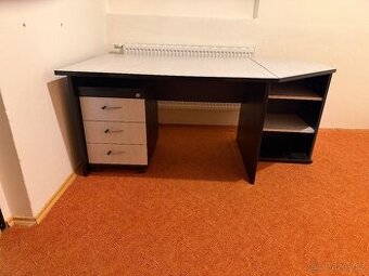 Kancelářský stůl