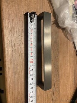 Kovové kuchyňské úchytky