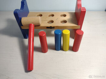 Dřevěná zatloukací hračka pro děti