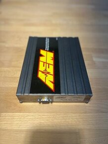 Závodní řídící standalone jednotka AEM