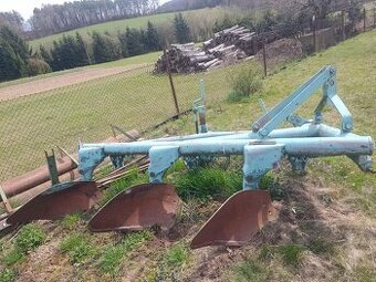 Pluh se třemi radlicemi