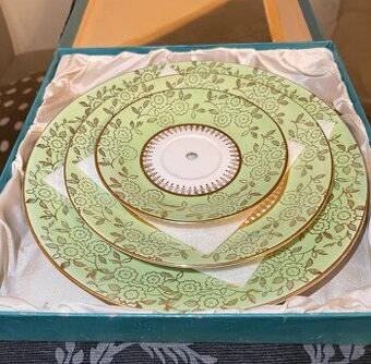 RETRO DEZERTNÍ SOUPRAVA TALÍŘŮ- TŘÍPATROVÁ