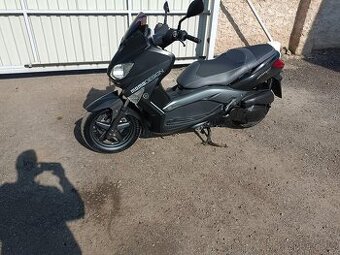 Yamaha x max 125i momo design černý Cz doklady v ceně