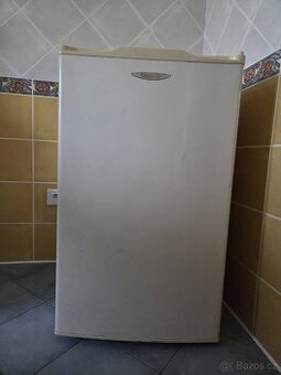 Lednice Baumatic 50 cm široká,pod linku