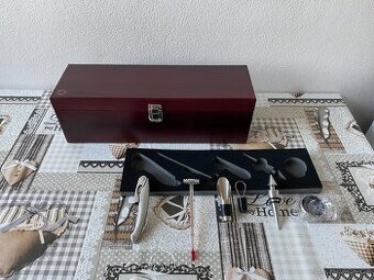 Nový dřevěný box na víno s příslušenstvím