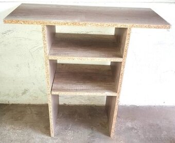Odkládací stolek 70 x 30 x 71,5 cm z laminované dřevotřísky
