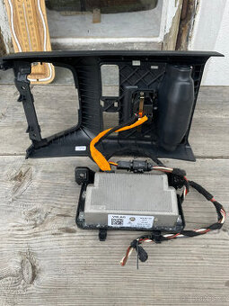 Měnič napětí 230V + kryt OIII + zásuvka (Škoda VW)