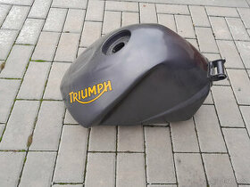 nádrž Triumph speed triple 675